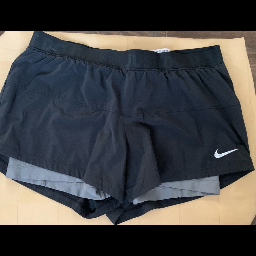 Nike Eclipse 2-in-1 Women’s Running Shorts